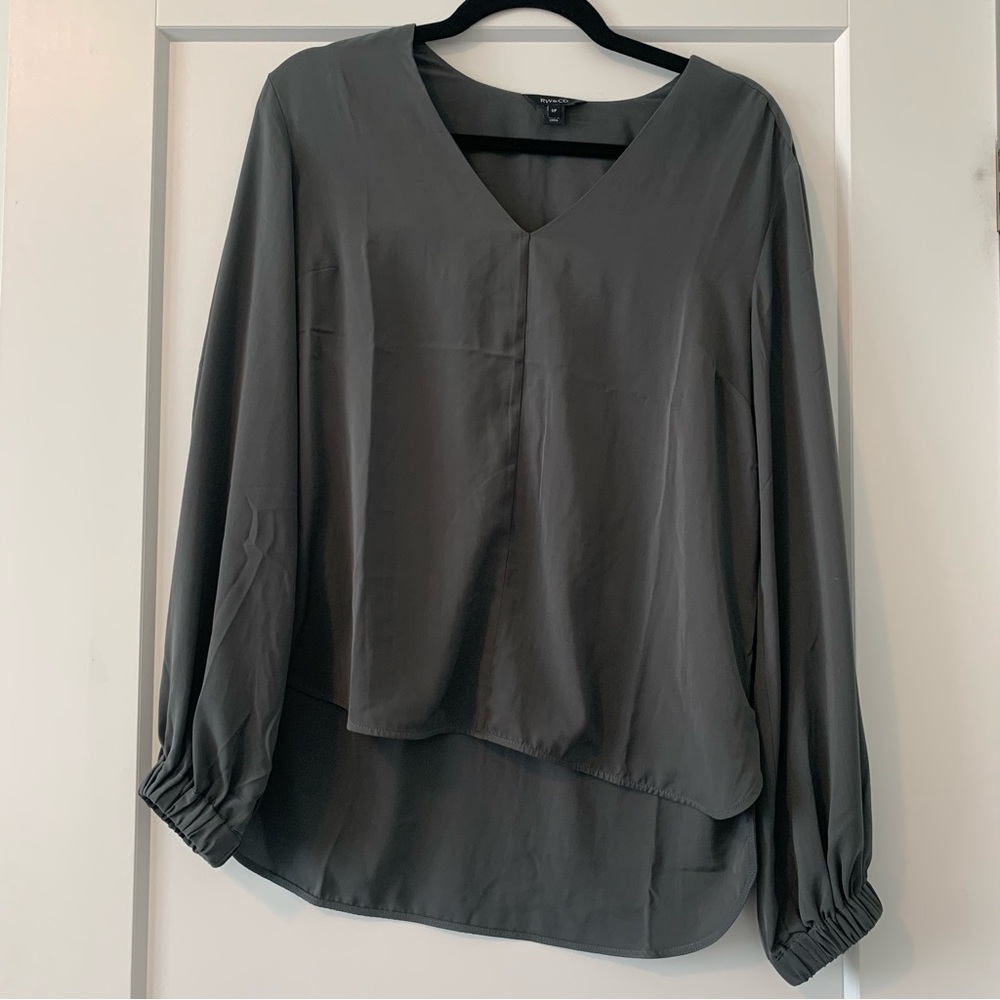 RW&Co pullover vneck blouse